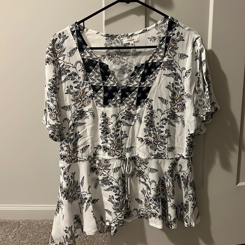 Beautiful Maurices shirt